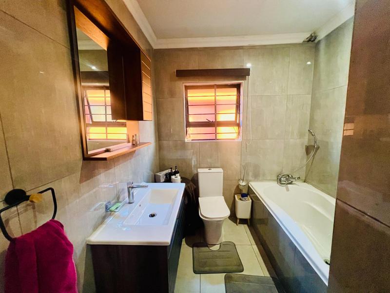 5 Bedroom Property for Sale in Mabopane North West